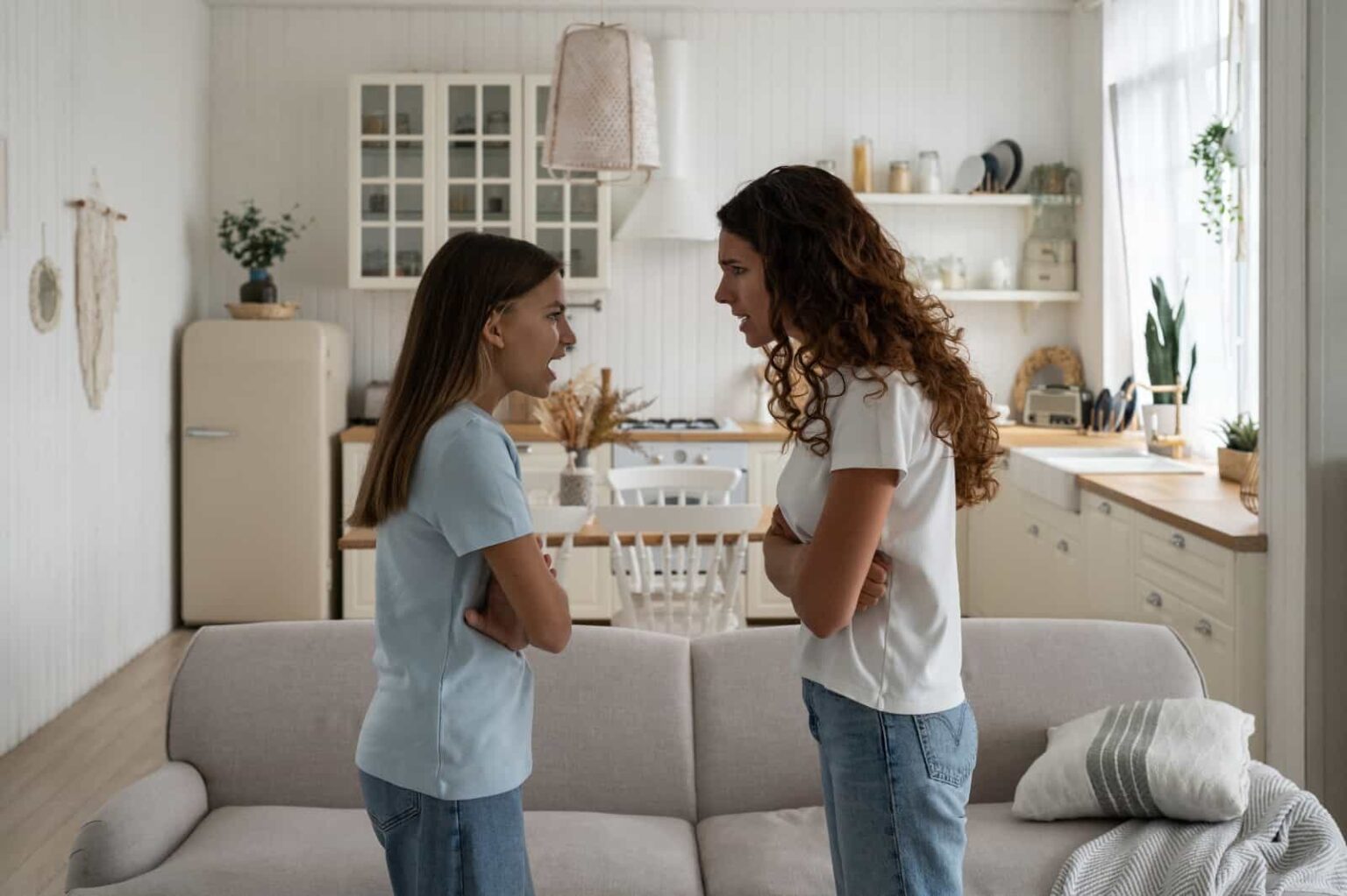 8 Signs You Were Raised By A Toxic Mother - Ada Jennifer